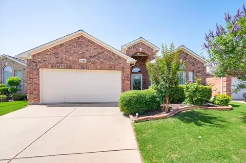 4020 Petersburg Dr, Fort Worth, TX 76244