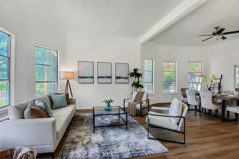 708 W 5th St, Bonham, TX 75418