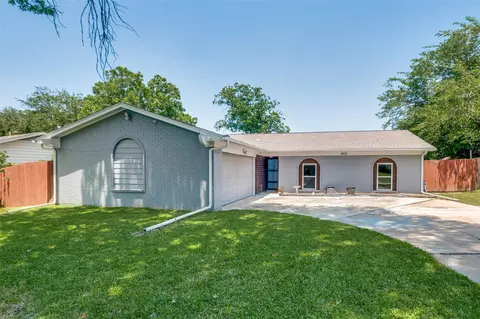 903 Moorhead Ct, Arlington, TX 76014