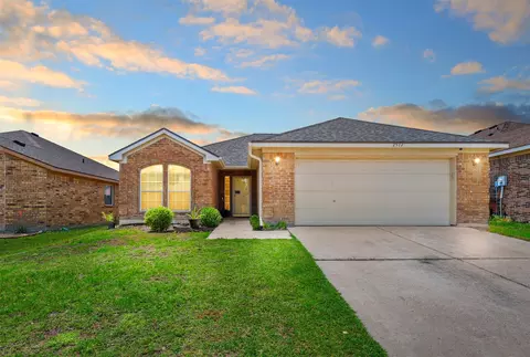 2512 Wakecrest Dr, Fort Worth, TX 76108