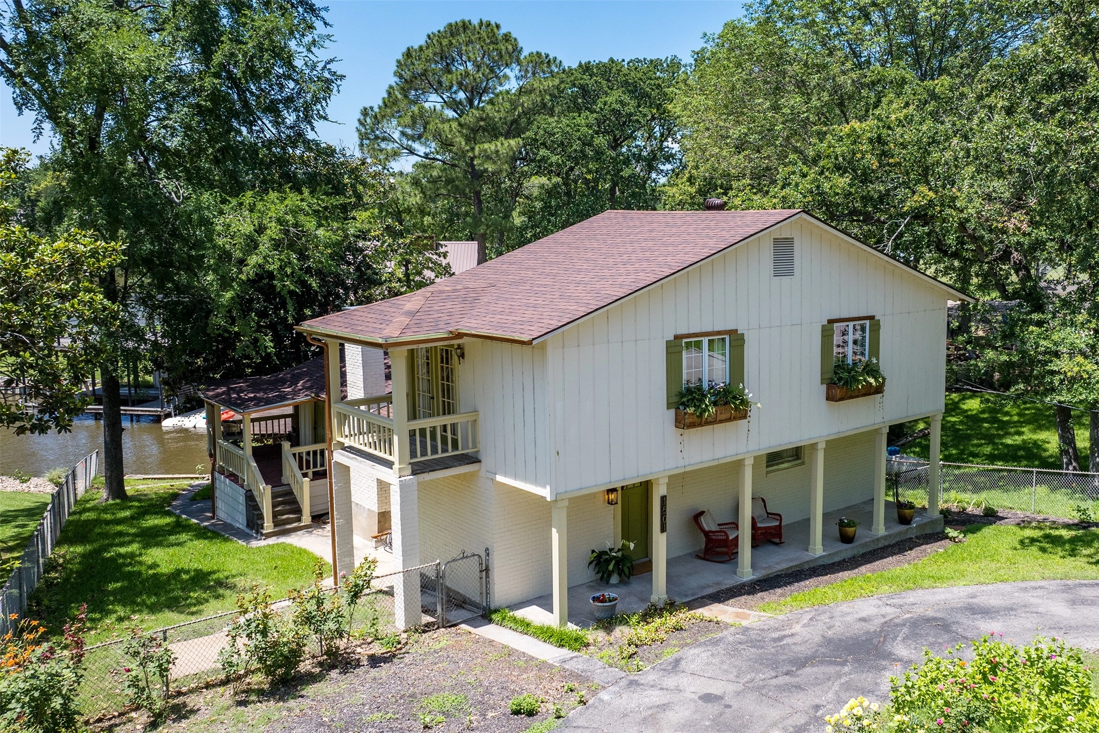 1501 Oak Shr Dr  