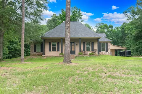 112 Oak Leaf Trl, Benton, LA 71006
