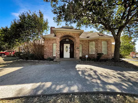 1118 Spring Creek Ln, Lewisville, TX 75067