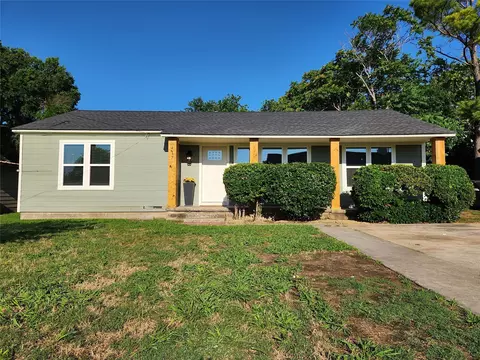 417 N Howeth St, Gainesville, TX 76240