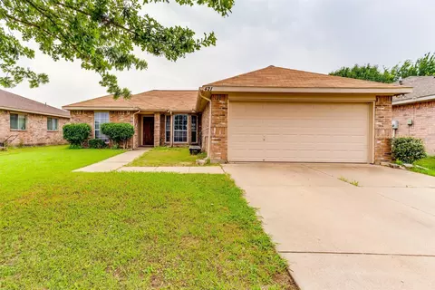 421 Hanover St, Burleson, TX 76028