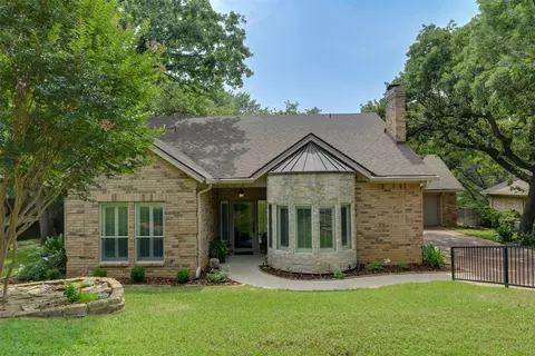 2620 Sunlight Dr, Arlington, TX 76006