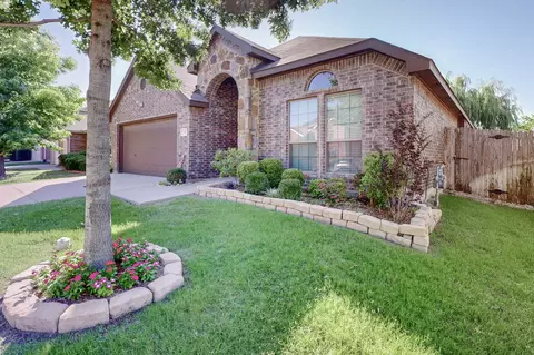 511 Trailblazer Rd, Forney, TX 75126