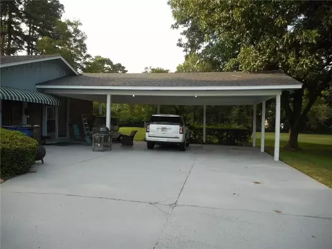 Exterior - 504 Herrington Dr, Springhill, LA 71075 photo 2 of 5