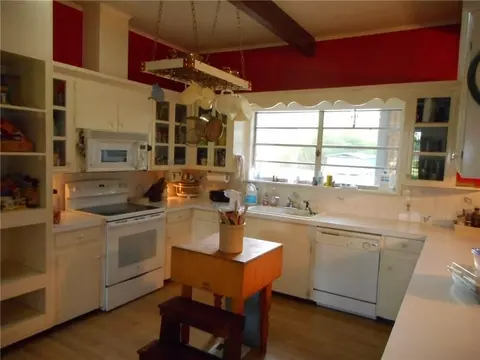 Kitchen - 504 Herrington Dr, Springhill, LA 71075 photo 1 of 2