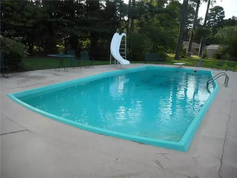Exterior - 504 Herrington Dr, Springhill, LA 71075 photo 3 of 5