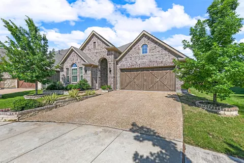 502 Pineview Dr, Euless, TX 76039
