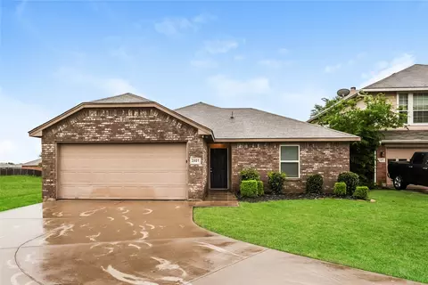 2401 Hawkwood Ct, Fort Worth, TX 76123