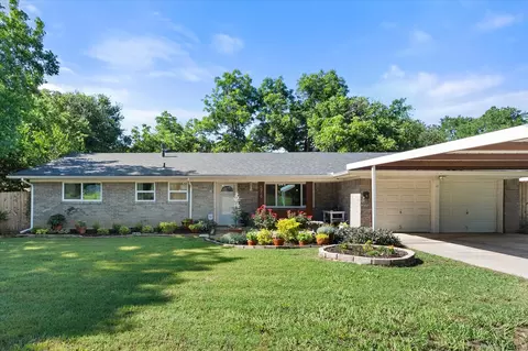 5916 N Hills Dr, North Richland Hills, TX 76117