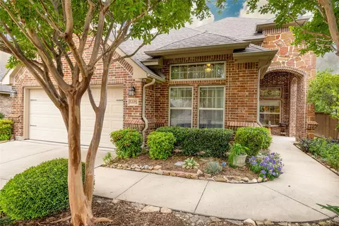 5205 Woodglen Ln, Fort Worth, TX 76126