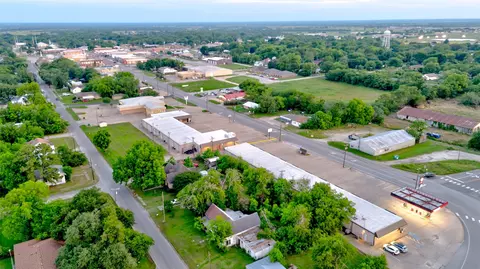 715 N 3rd St, Wills Point, TX 75169