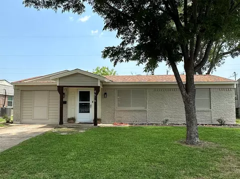 4616 San Marcus Dr, Mesquite, TX 75150