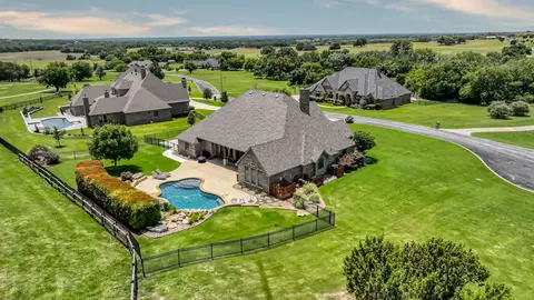 120 Signature Ct, Weatherford, TX 76087