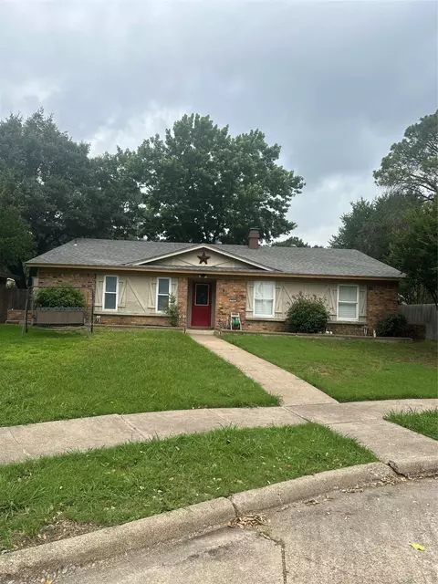 936 Meadowdale Cir, Garland, TX 75043