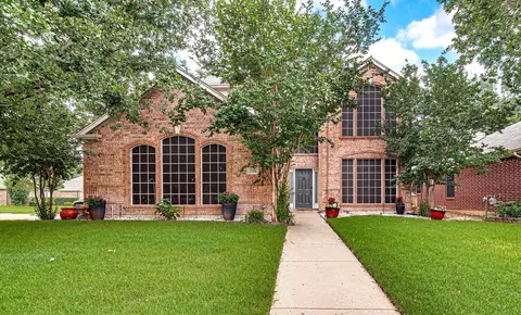 2501 Greenhaven Dr, Burleson, TX 76028