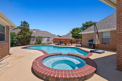 795 Mockingbird Ct, Keller, TX 76248 photo 2