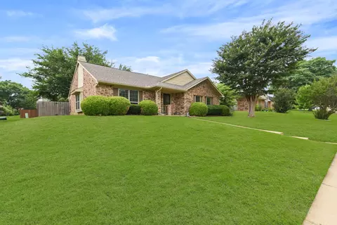 932 Granite Ln, Desoto, TX 75115