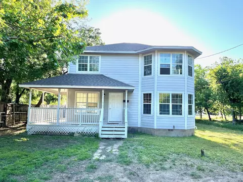 203 S Mulberry St, Brady, TX 76825