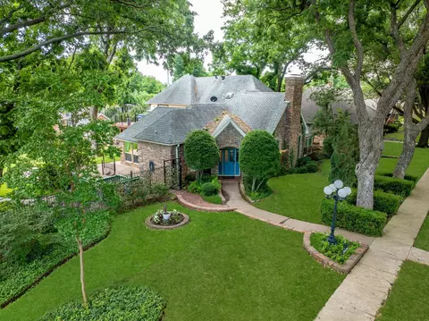 3400 Oxford Dr, Rowlett, TX 75088