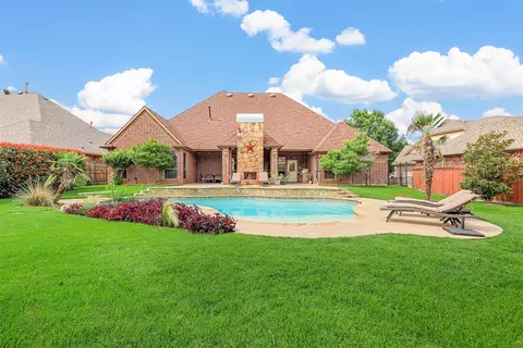 904 Thomas Crossing Dr, Burleson, TX 76028