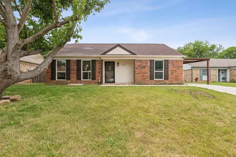 7112 Shadow Bend Dr, Fort Worth, TX 76137