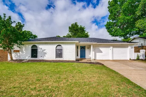 769 NW Charlyne Dr, Burleson, TX 76028
