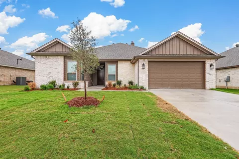 632 Mooney Dr, Saginaw, TX 76179