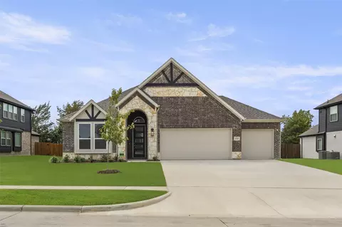 1719 Newport Dr, Cedar Hill, TX 75104