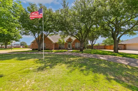 1501 N Saint Charles Ave, Pilot Point, TX 76258