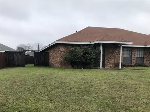 911 Westover Dr, Lancaster, TX 75134
