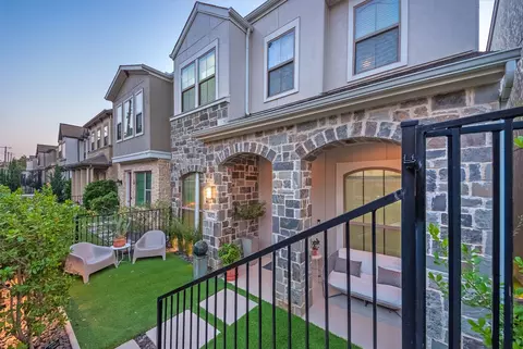 652 Aspen Valley Ln, Dallas, TX 75208