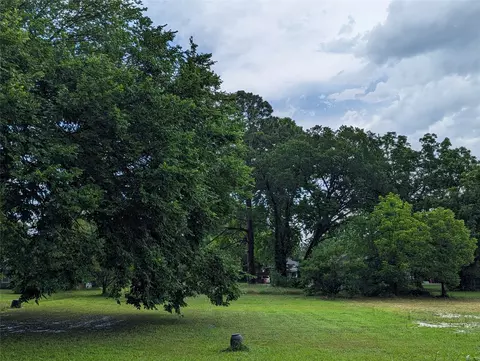 1306 S 4th St, Bonham, TX 75418
