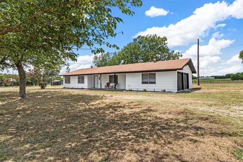 225 Cemetery Rd, Era, TX 76238