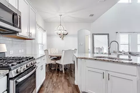 5800 Wake Robin Dr, Fort Worth, TX 76123