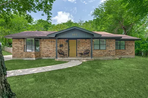 302 W Hale Ave, Decatur, TX 76234