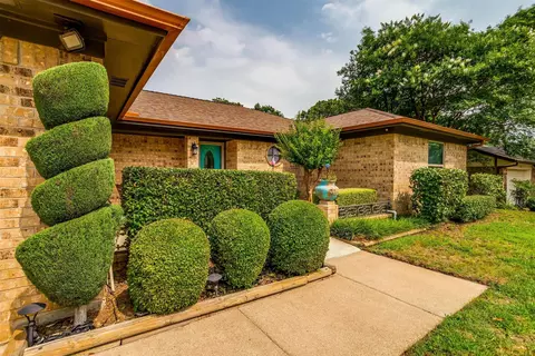 409 Evans Dr, Euless, TX 76040 photo 2