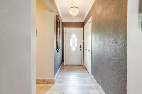 409 Evans Dr, Euless, TX 76040 photo 4