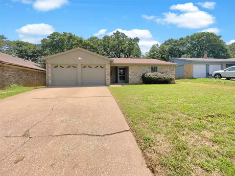 4803 Crestmont Ct, Arlington, TX 76017
