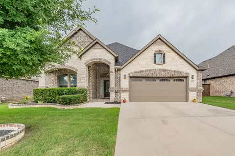 905 Gray Wash Dr, Saginaw, TX 76179