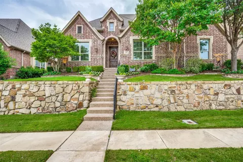 7223 Comal Dr, Irving, TX 75039
