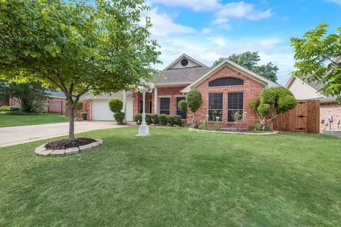606 Roundabout Dr, Midlothian, TX 76065