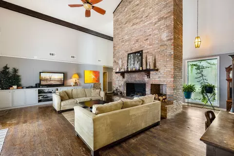 Living - 2907 Tanglewood Dr, Commerce, TX 75428 photo 3 of 5