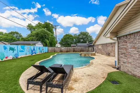 Exterior - 2907 Tanglewood Dr, Commerce, TX 75428 photo 11 of 14