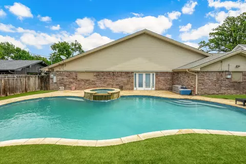 Exterior - 2907 Tanglewood Dr, Commerce, TX 75428 photo 3 of 14