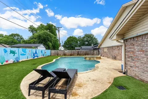 Exterior - 2907 Tanglewood Dr, Commerce, TX 75428 photo 6 of 14