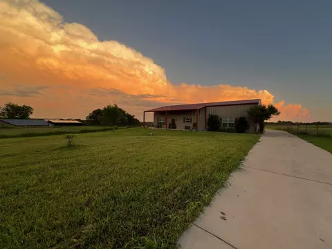 1368 Whitaker Rd, Van Alstyne, TX 75495